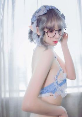 欧美平胸妹子图片_在线观看免费电影